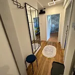Moderne Mit 2 Balkonen, Self Check-in, Parking 아파트 *