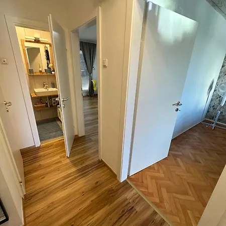 Moderne Mit 2 Balkonen, Self Check-in, Parking * Graz