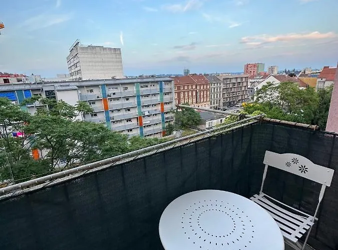 Moderne Mit 2 Balkonen, Self Check-in, Parking * Graz