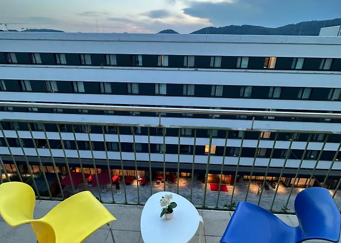 Moderne Mit 2 Balkonen, Self Check-in, Parking Apartment Graz