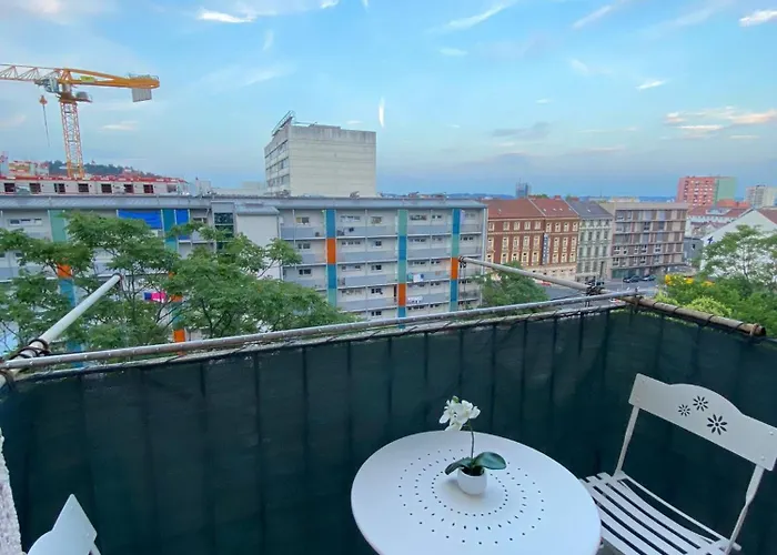 Apartment Moderne Mit 2 Balkonen, Self Check-in, Parking Graz