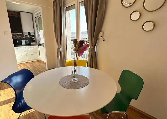 Apartment Moderne Mit 2 Balkonen, Self Check-in, Parking *